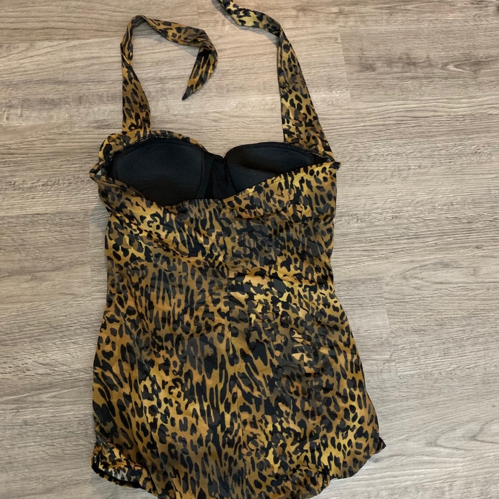 Woman’s plus size leopard swimsuit